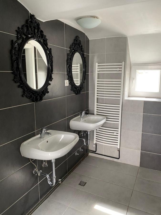 The Best Hostel Блед Екстериор снимка